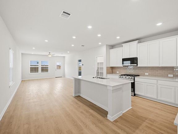 5th image of 128 Rising Cedar Ln