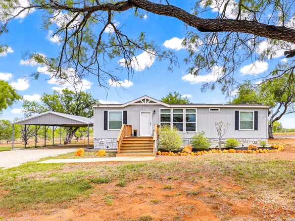 126 COUNTY ROAD 157, Floresville, TX 78114