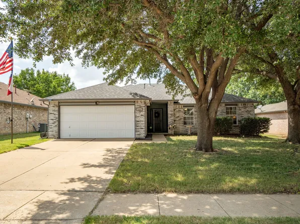 844 Atchison Dr, Saginaw, TX 76131