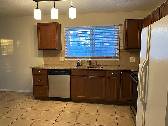 3rd image of 2515 Belle Crest Dr