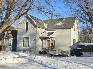 8 6th St NE, Watertown, SD 57201