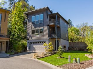 243 Mt Rainier Loop, Hood River, OR 97031