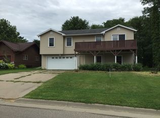 105 Duesenberg Dr, Conrad, IA 50621