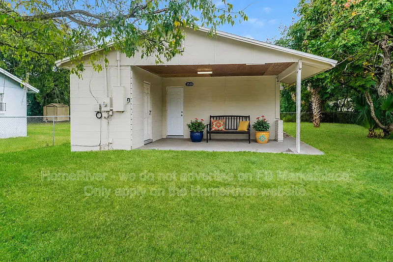 3 bed, 2.0 bath, 1044 sqft, $1,885 — Photo 2