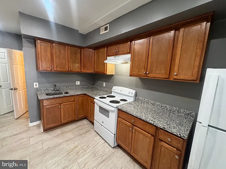 1108 N Bond St #1 — Photo 11