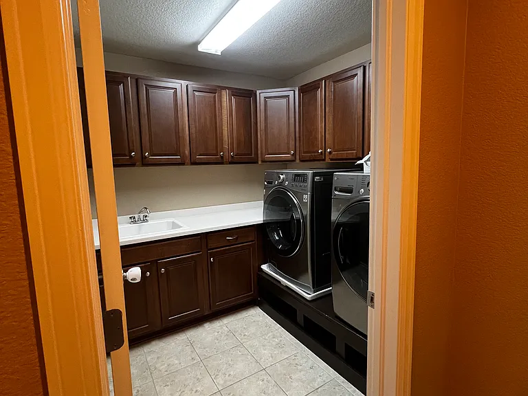 10698 Worthington Cir — Photo 32