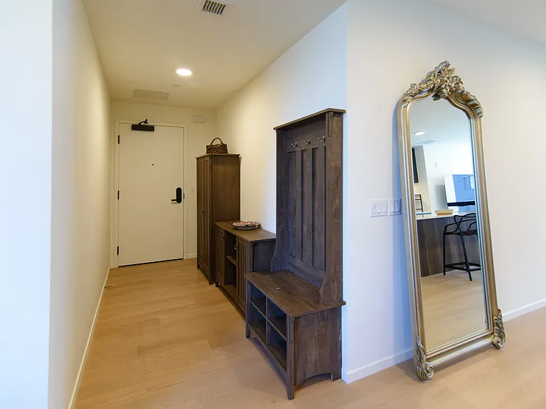 230 7th St #403 — Photo 2