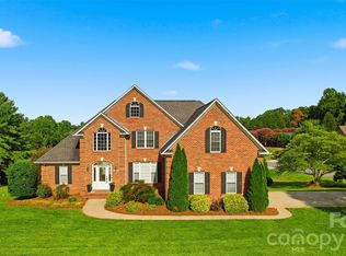 1064 Baker Barn Rd, Hickory, NC 28602