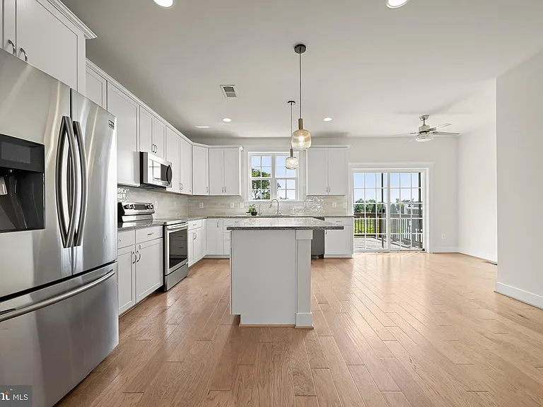 212 Upper Brook Ter — Photo 11