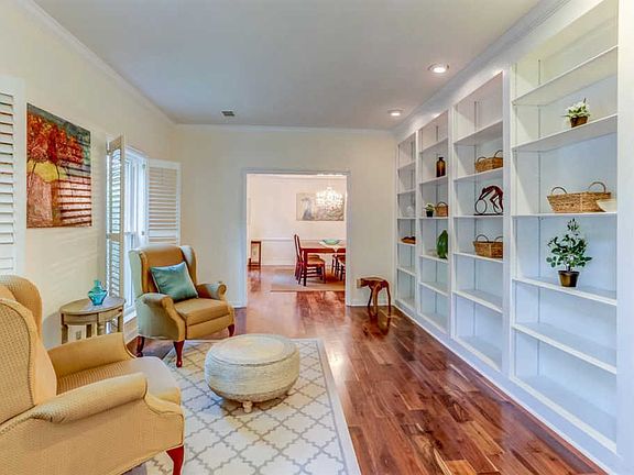 4th image of 8142 Meadow Glen Dr