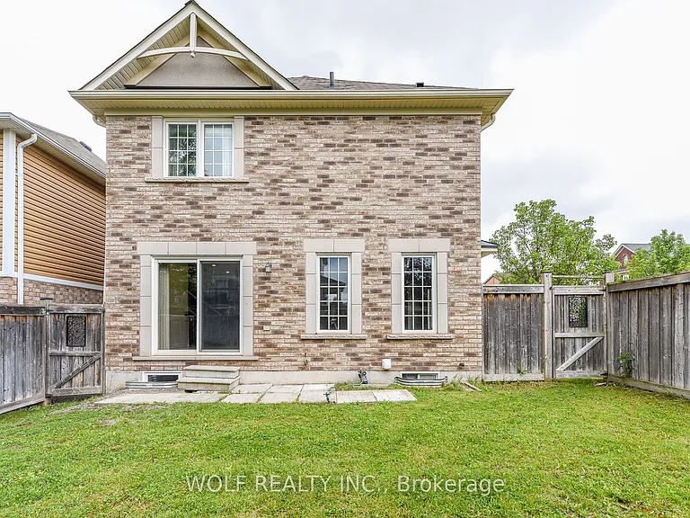 449 Tyrone Cres — Photo 4
