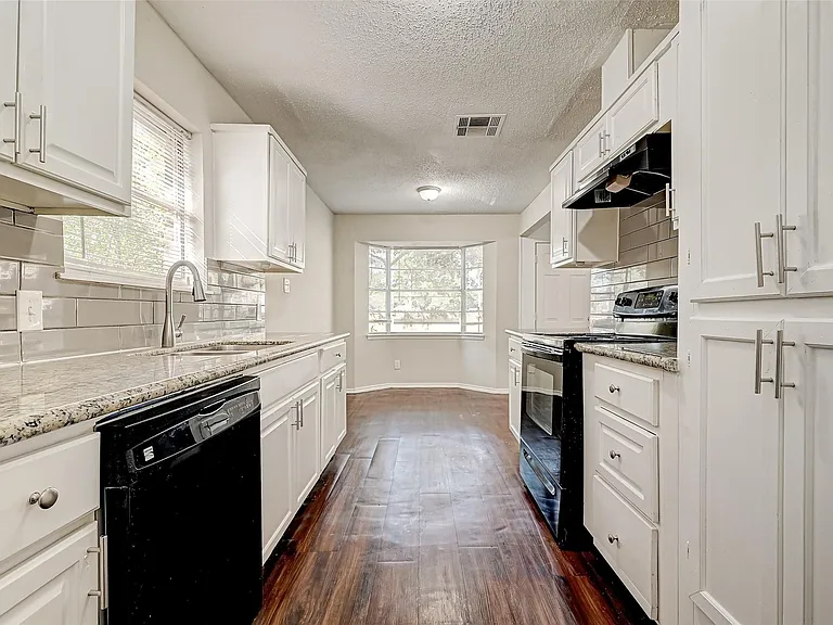 22318 Meadowgate Dr — Photo 7