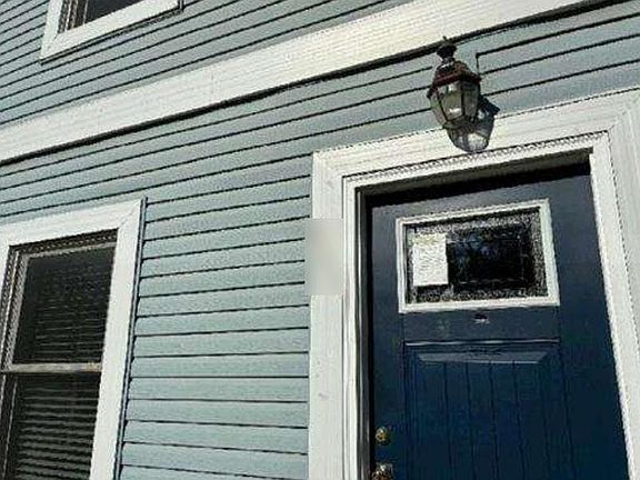 5th image of 221 11th Ave NE