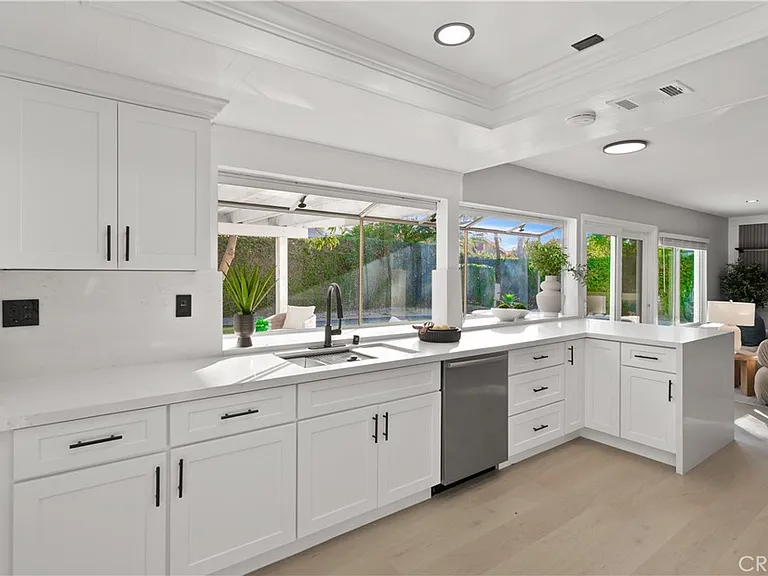 9882 Kings Canyon Dr — Photo 12