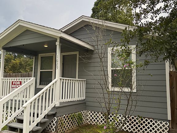 3rd image of 1629 Ross Ave