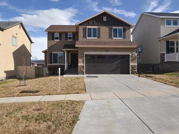 2nd image of 251 W Autumn Creek Dr