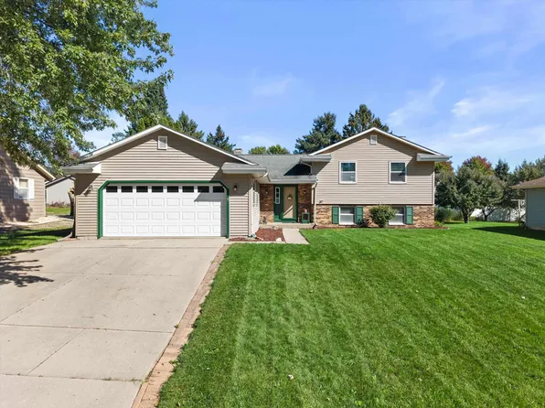 734 Lyndhurst Dr, Janesville, WI 53546