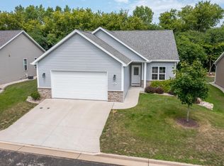 1662 Copperstone Pl, Neenah, WI 54956