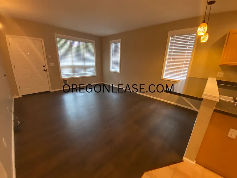 2 bed 2 bath South Eugene Townhome — Photo 4