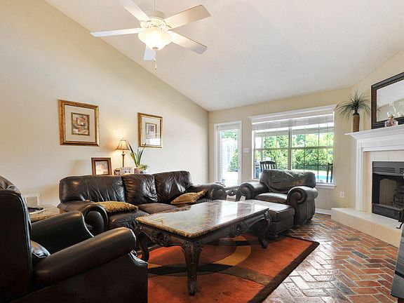4th image of 17181 Excalibur Cir
