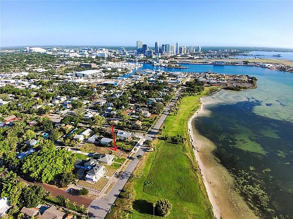 3rd image of 1817 BEACH DRIVE SE