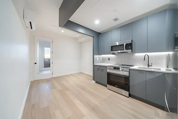 Kitchen, photo 1