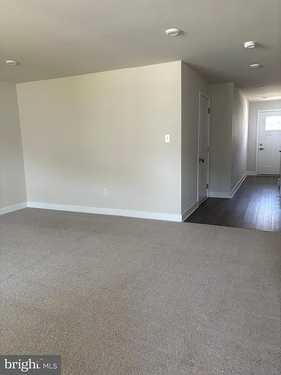 3 bed, 4.0 bath, 1995 sqft, $3,200 — Photo 2