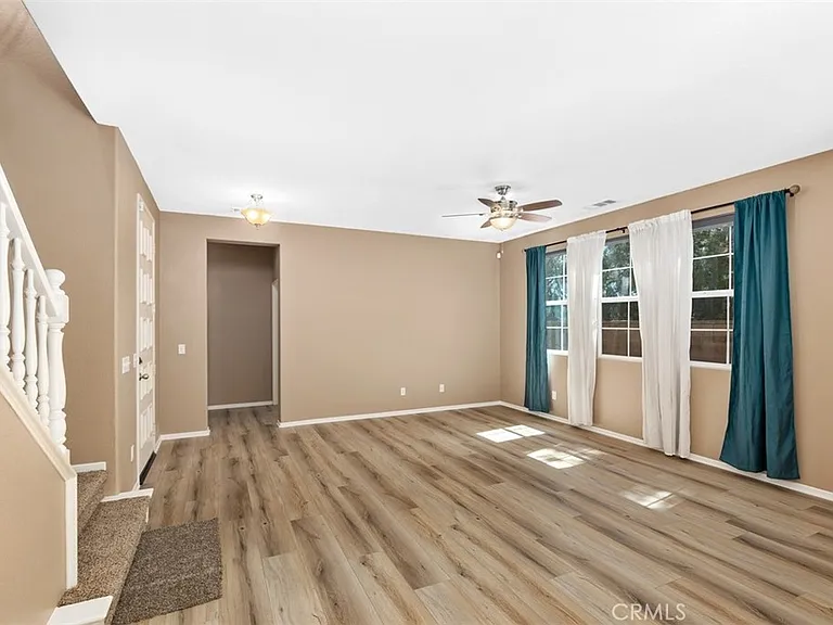 40485 Amesbury Ln — Photo 3