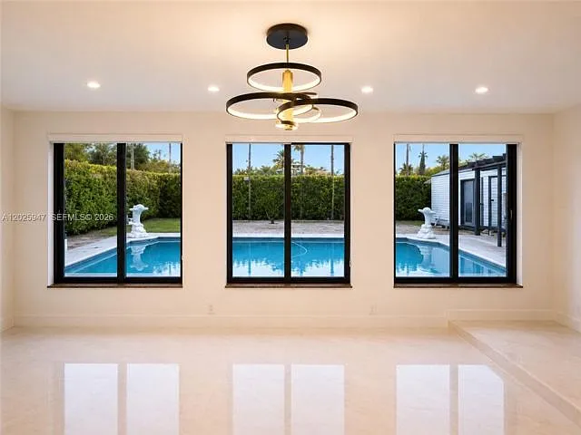 4 bed, 2.0 bath, 1641 sqft, $4,350 — Photo 2