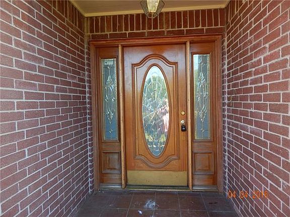 2nd image of 2805 Briar Hill Dr