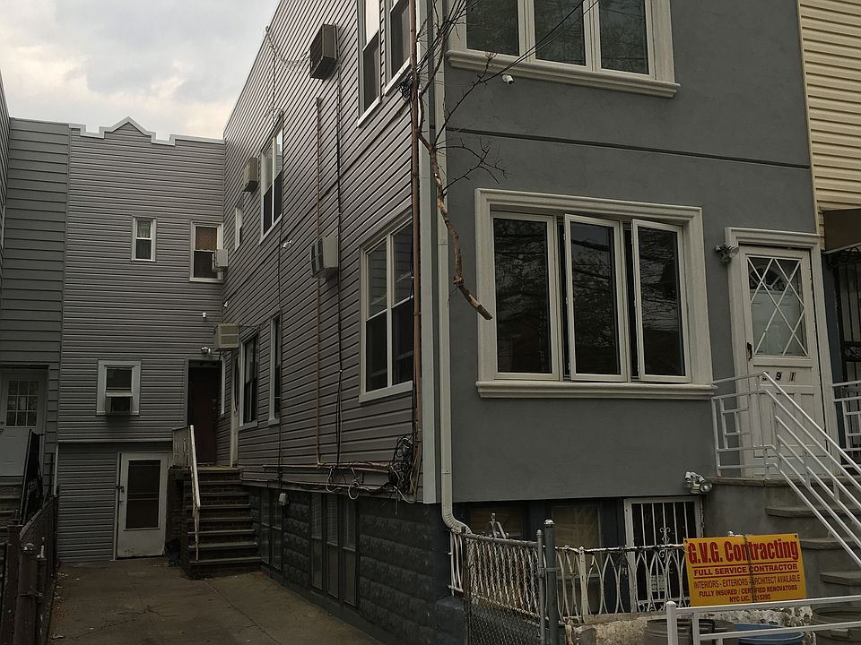 1st image of 987X E 92nd St