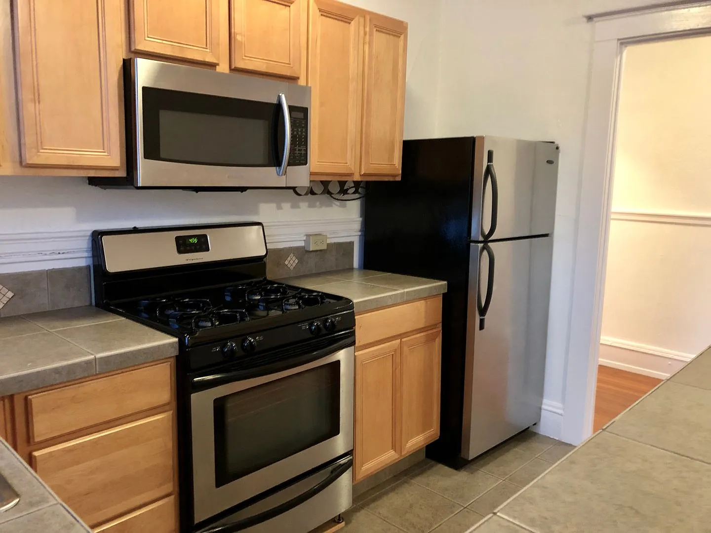Cozy Nob Hill 1bd - Walk Everywhere! Gas Fireplace, Bonus Storage, Most Utilities Included! — Photo 2