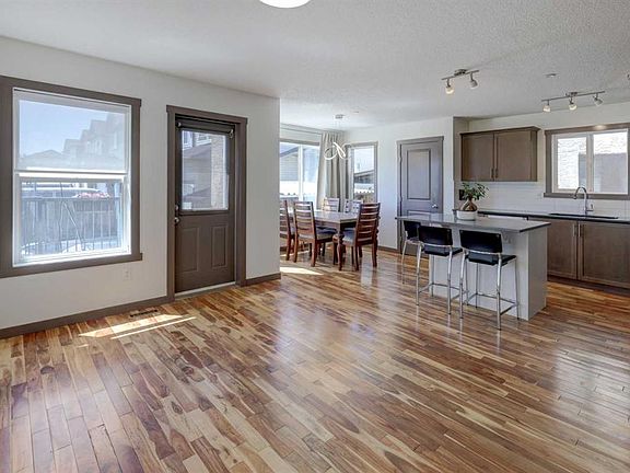 4th image of 5 SE Covecreek Mews NE