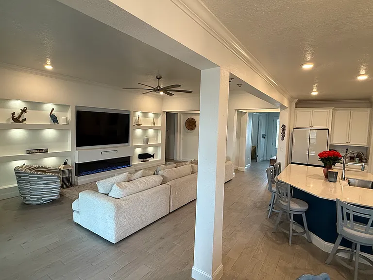 249 Oaklawn Ct — Photo 4