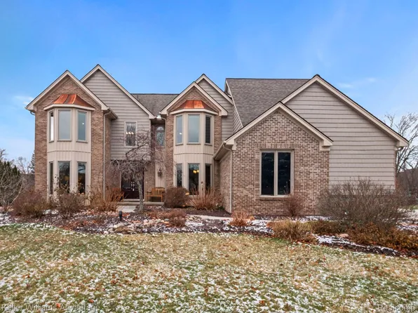 22145 Daleview Dr, Novi, MI 48374