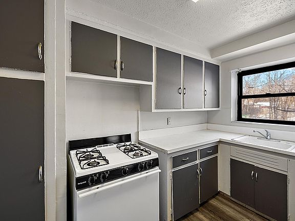 5th image of 13700 Dexter Ave #103