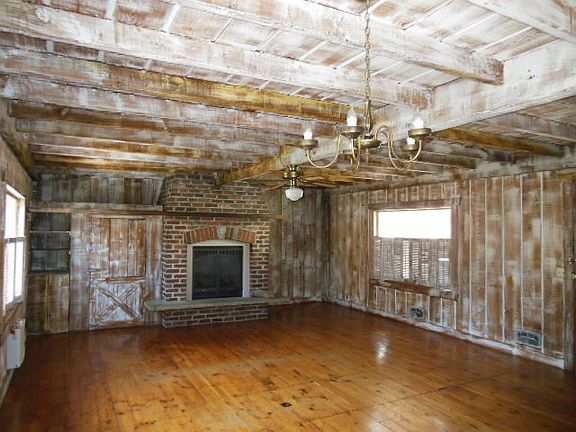2nd image of 4805 Charles St