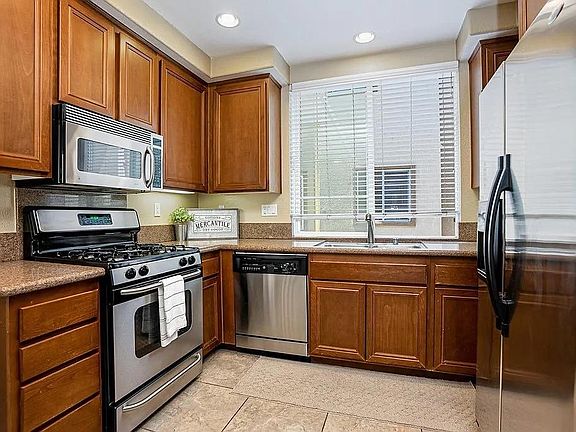 5th image of 633 Kellogg St