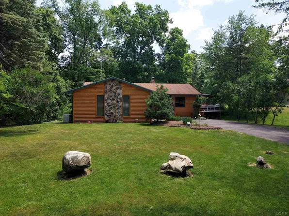 137 Westshore Dr, Jerome, MI 49249