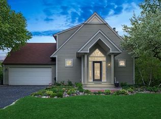 16063 Berger Dr, Eden Prairie, MN 55347