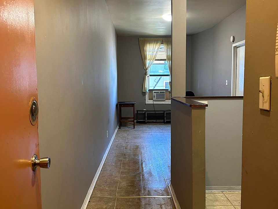 1st image of 2544 Steinway St APT 2R