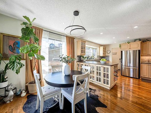 3rd image of 59 E Strathcona Close SW
