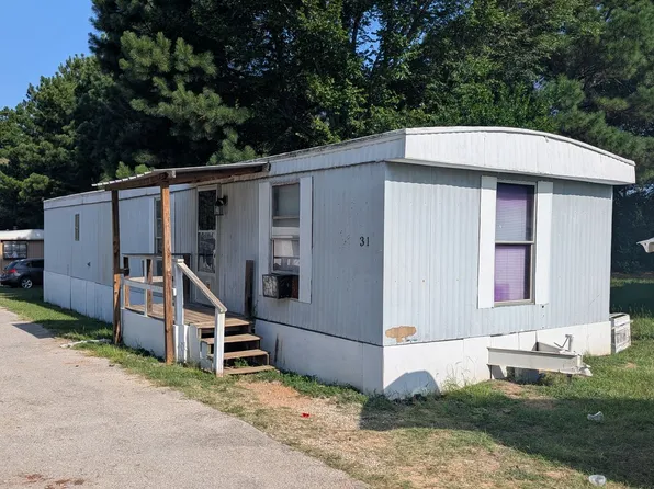 900 Stewart St #31, Lindale, TX 75771