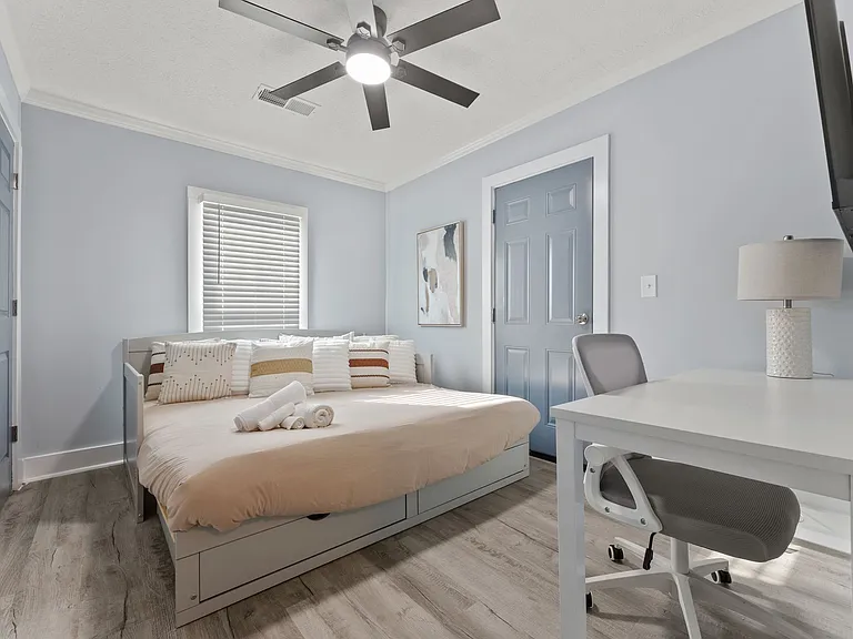 905 Beecher St SW #905 — Photo 7