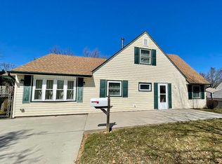 24 Redbrook Ln, Levittown, PA 19055