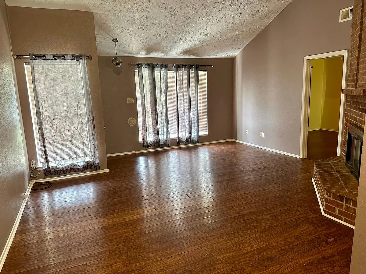 Building Photo - 9307 Barrowhollow Dr