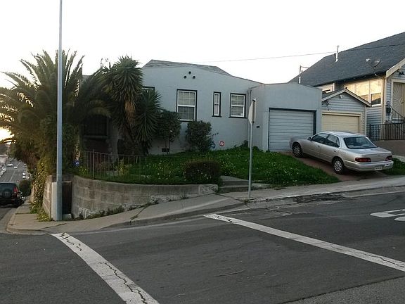 2nd image of 401 El Dorado St