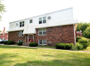 316 S 2nd St APT F, Dekalb, IL 60115