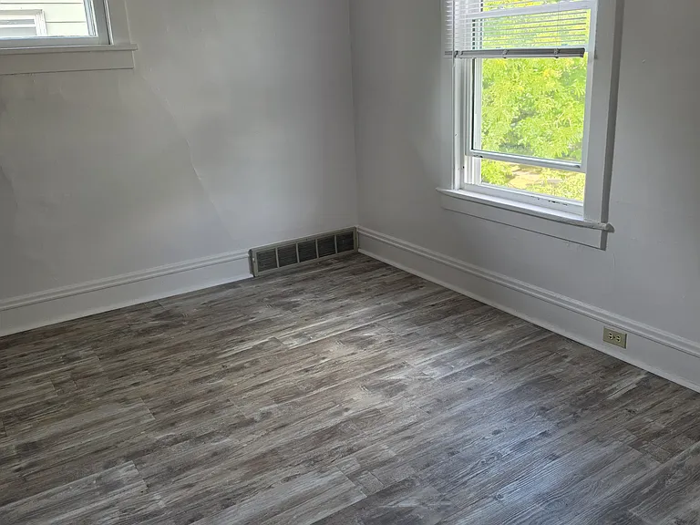 1602 Hopkins Ave — Photo 6