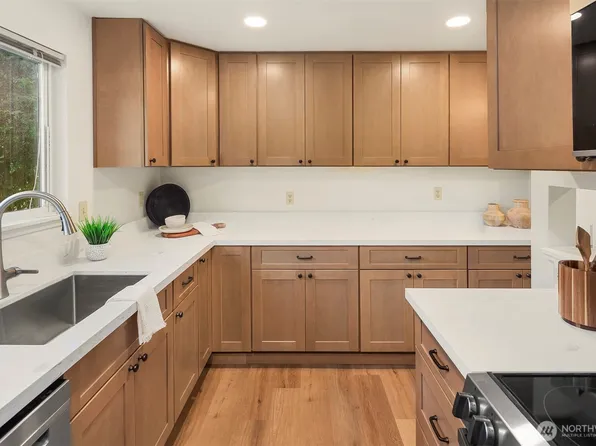 10838 E Riverside Drive #C203, Bothell, WA 98011